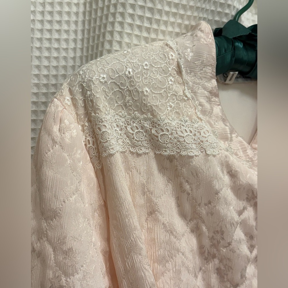 Vintage Christian Dior Pink Quilted Robe - Picture 3 of 16